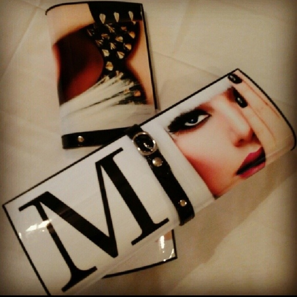 💋 Magazine Clutch